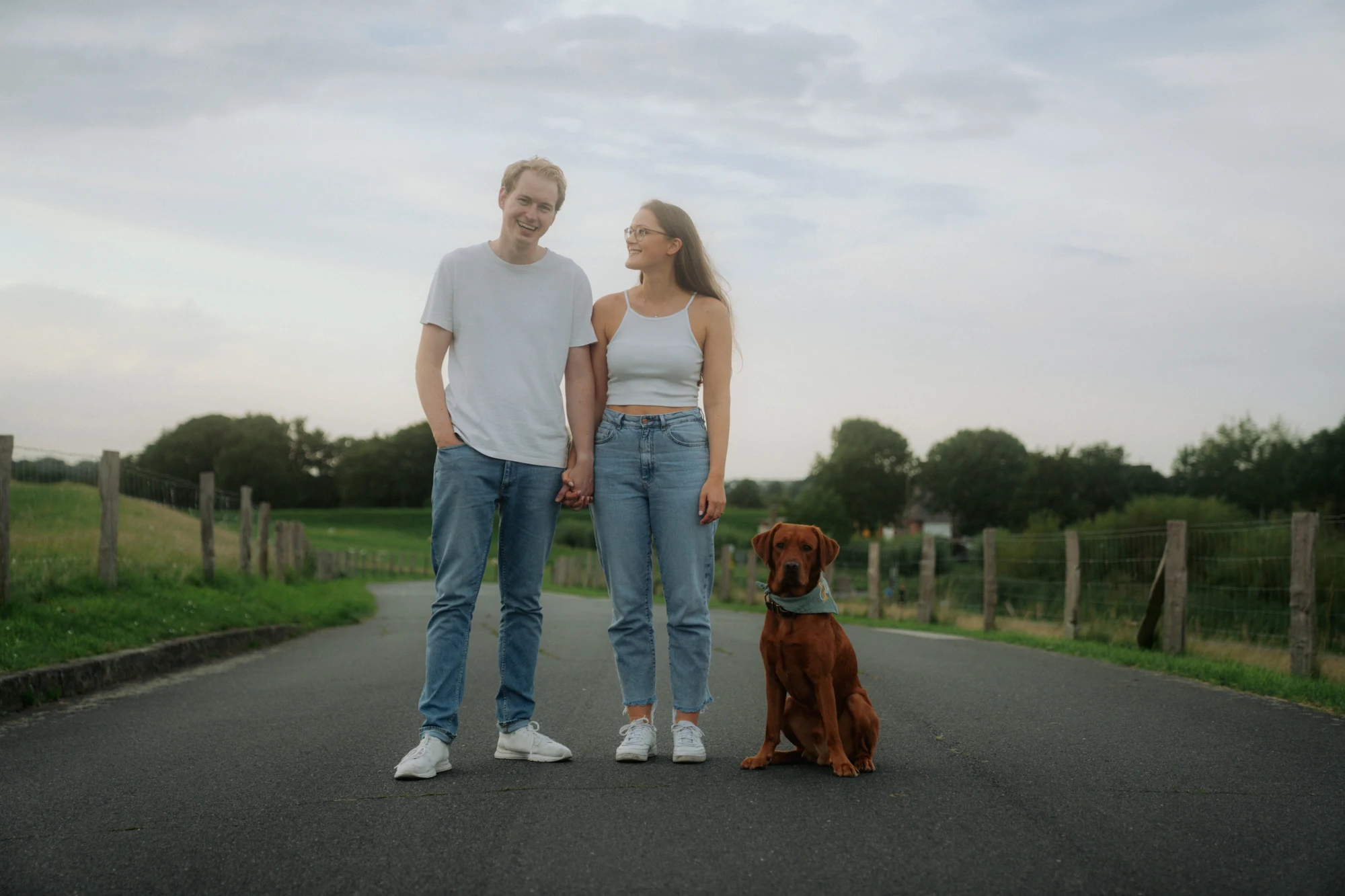 Milan mit seiner Frau und seinem Hund